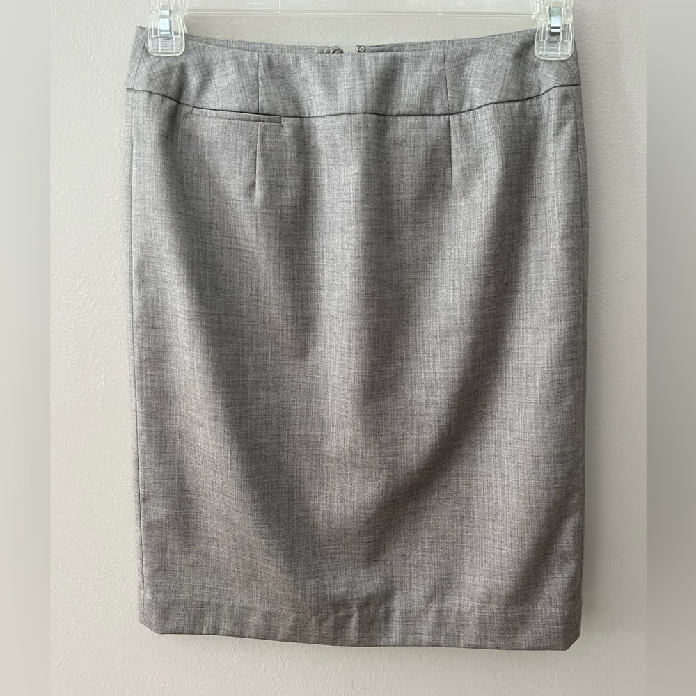 Calvin Klein women’s gray pencil skirt. Size 4.